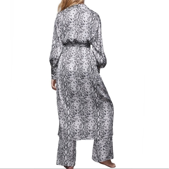 GOOD AMERICAN PYTHON ROBE - NWT! - Picture 3 of 3